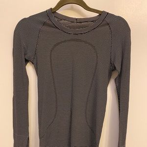 Lululemon Swiftly Tech Long Sleeve - B&W striped